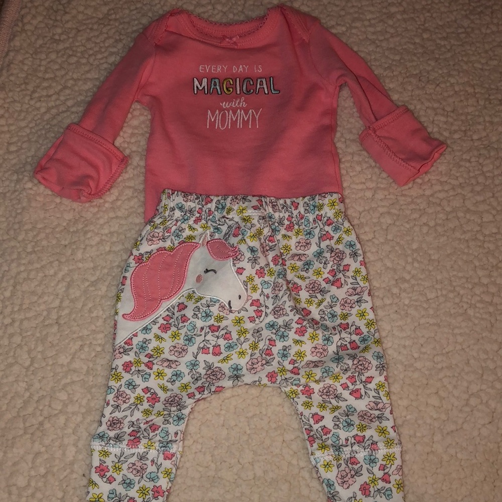 Pink colored matching set with unicorn